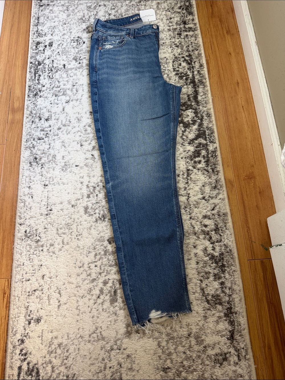 American Eagle Outfitters Straight Leg Jeans in Medium Blue Denim